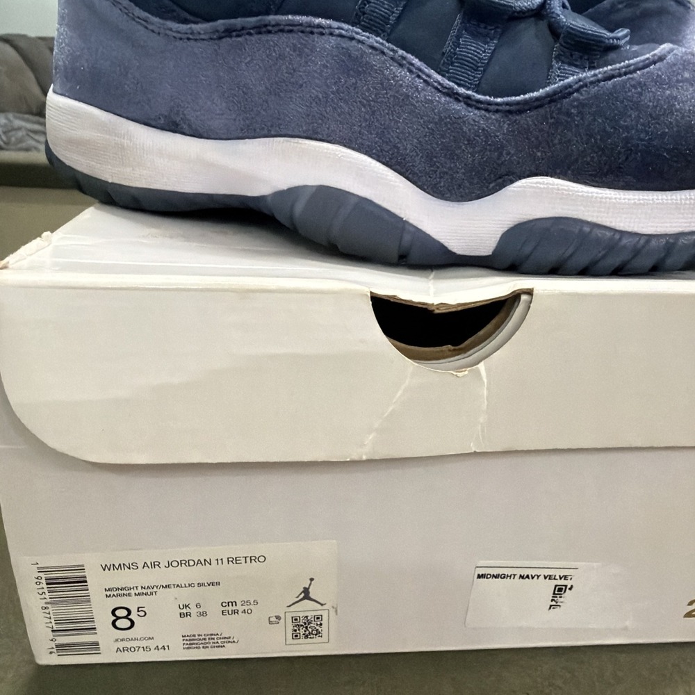 Nike Air Jordan 11 Retro Midnight Navy Velvet GS Size 8.5 US / 40 EU Sneakers - Picture 8 of 10